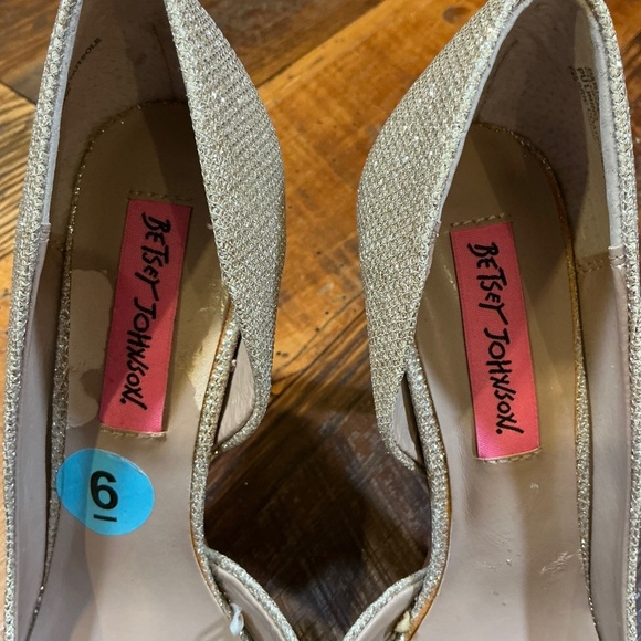 Betsey Johnson Women’s Prince d’Orsay Evening Pumps Gold Size 6 | Glitter Bow - Picture 9 of 12